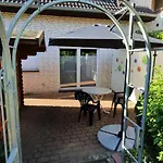 アパート Akazie Mit Terrasse