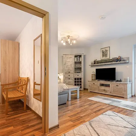 Akazie Mit Terrasse *